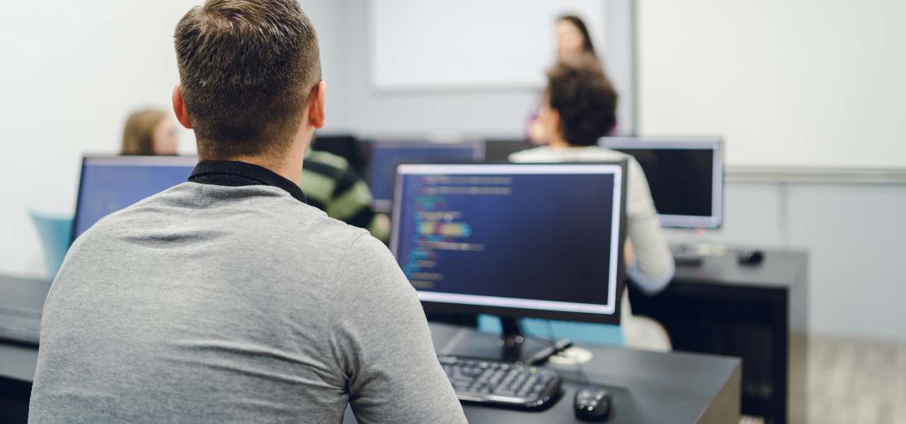 Eligibility & Admission Requirements for the Data Analyst Course in Canada